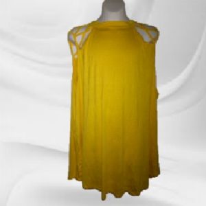 It's Size 3X Yellow Top